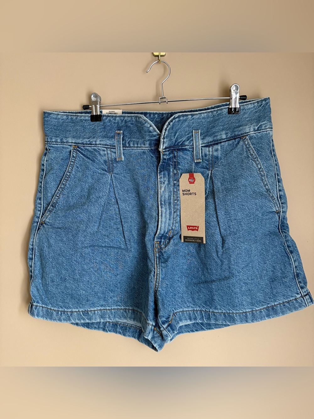 NWT Levi's Relaxed High-Rise Denim Mom Shorts Size 32